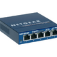 Ein kleiner 5-Port-Gigabit-Ethernet-Switch von NETGEAR, der eine zuverlässige und schnelle Netzwerkverbindung für kleine Büros, Arbeitsgruppen oder Heimnetzwerke bietet. Der Switch unterstützt Auto-MDI/MDIX und bietet Plug-and-Play-Installation für eine einfache Bedienung. Er verfügt auch über Metallgehäuse für eine robuste Konstruktion und ist kompatibel mit den meisten Netzwerkgeräten.